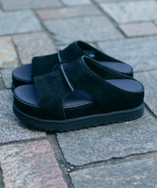 W GOLDENSTAR HI CUTOUT SLIDE 1175132-BLK（サンダル）｜UGG（アグ