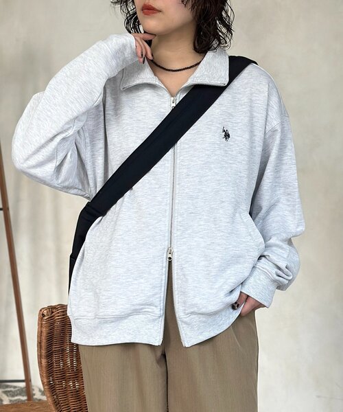 U.S. POLO ASSN.(ユーエスポロアッスン)の「裏毛スタンドジップブルゾン(ブルゾン・メンズ・グレー/オフホワイト/ネイビー・MEDIUM/LARGE)」の2枚目の写真