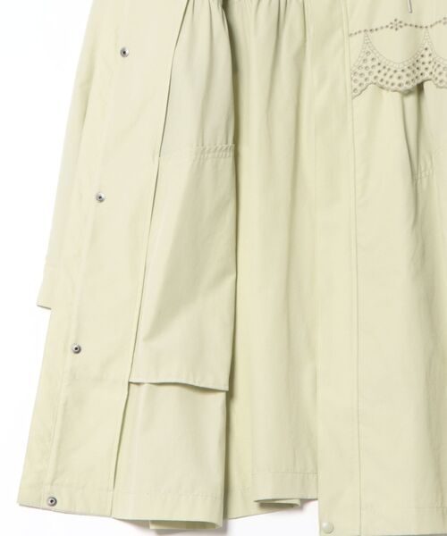 SUPER HAKKA（スーパーハッカ）の「ポリエステルコットンツイル　フラワーポイントスカラップ刺繍フーディコート（その他アウター・レディース・ブラウン/ライトグリーン・FREE）」の4枚目の写真