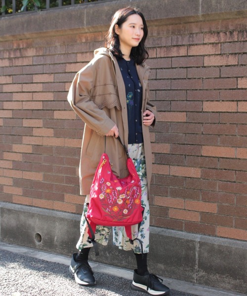 SUPER HAKKA（スーパーハッカ）の「ポリエステルコットンツイル　フラワーポイントスカラップ刺繍フーディコート（その他アウター・レディース・ブラウン/ライトグリーン・FREE）」の9枚目の写真