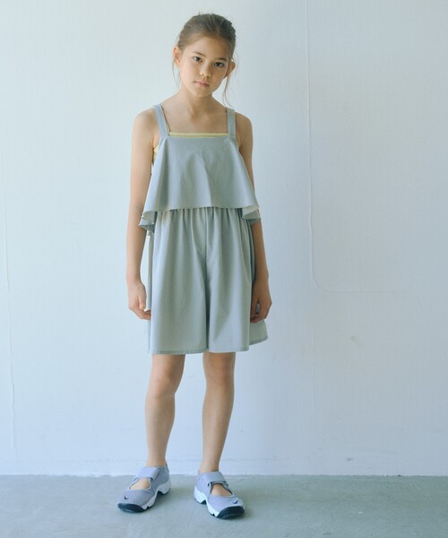 green label relaxing(グリーンレーベルリラクシング)の「ラッフルサロペット/ キッズ 140cm-150cm(サロペット/オーバーオール・キッズ・ライトグレー/ダークグレー・150cm/140cm)」の2枚目の写真