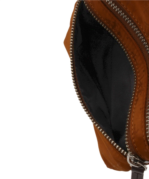 russet for traveller(ラシット フォー トラベラー)の「Wファスナーポケットショルダーバッグ【Shoulder】(ショルダーバッグ・レディース・ブラウン・FREE)」の3枚目の写真