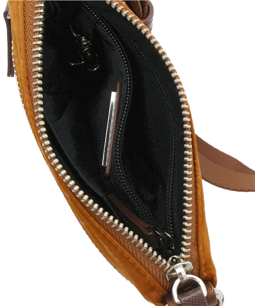 russet for traveller(ラシット フォー トラベラー)の「Wファスナーポケットショルダーバッグ【Shoulder】(ショルダーバッグ・レディース・ブラウン・FREE)」の5枚目の写真