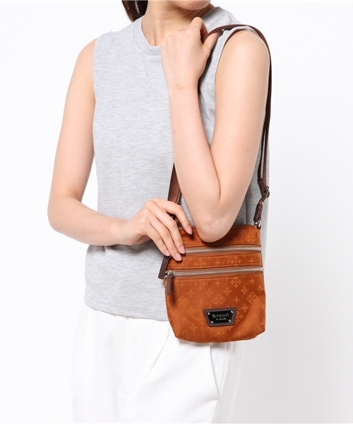 russet for traveller(ラシット フォー トラベラー)の「Wファスナーポケットショルダーバッグ【Shoulder】(ショルダーバッグ・レディース・ブラウン・FREE)」の6枚目の写真