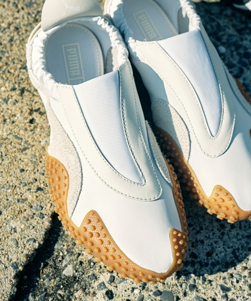 PUMA(プーマ)の「MOSTRO MOVE WNS 405131-01(スリッポン・レディース・ホワイト・25.5cm/25.0cm/24.5cm/24.0cm/23.5cm/23.0cm/22.5cm/26.0cm)」の3枚目の写真