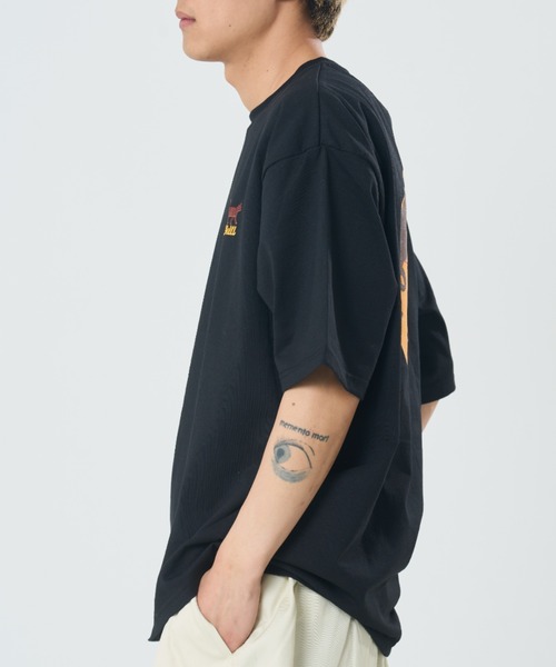 CORISCO(コリスコ)の「チルムーンアニマル柄TEE(M1)(Tシャツ/カットソー・メンズ・ホワイト/チャコールグレー/オートミール/ブラック・MEDIUM/X-LARGE/LARGE)」の11枚目の写真