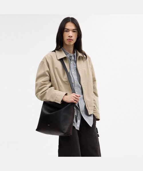 COACH(コーチ)の「モット メッセンジャー バッグ 38・ラブド レザー(メッセンジャーバッグ・メンズ・ブラック系その他・ONE)」の2枚目の写真