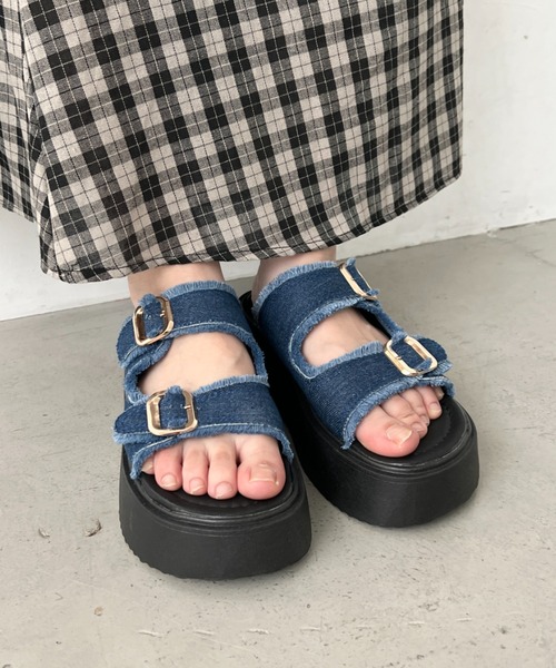 CLEA(クレア)の「厚底デニムベルトサンダル(サンダル・レディース・ブラック/ブルー・24.5cm/23.5cm)」の15枚目の写真