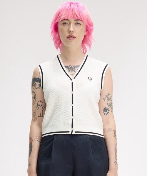 FRED PERRY(フレッドペリー)の「Button Through Textured Knit Tank/ボタンスルーテクスチャーニットベスト(ベスト・レディース・ホワイト・10/8)」の4枚目の写真