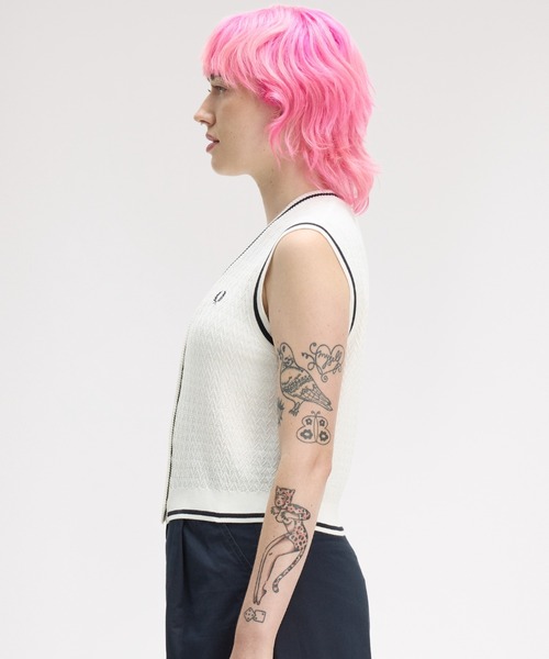 FRED PERRY(フレッドペリー)の「Button Through Textured Knit Tank/ボタンスルーテクスチャーニットベスト(ベスト・レディース・ホワイト・10/8)」の5枚目の写真