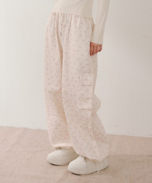 Chico（チコ）の「花柄ワイドカーゴパンツ（その他パンツ・レディース・ピンク系その他2/ピンク/ブルー・FREE）」の3枚目の写真