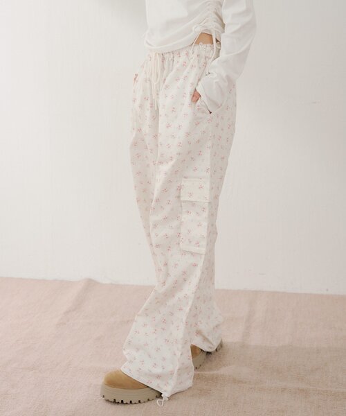 Chico（チコ）の「花柄ワイドカーゴパンツ（その他パンツ・レディース・ピンク系その他2/ピンク/ブルー・FREE）」の5枚目の写真