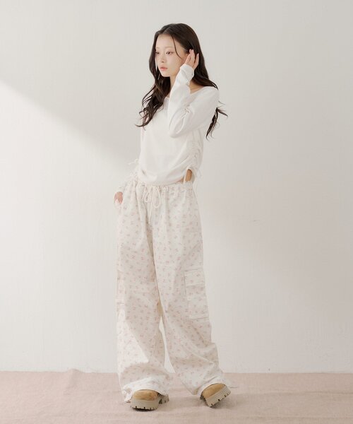 Chico（チコ）の「花柄ワイドカーゴパンツ（その他パンツ・レディース・ピンク系その他2/ピンク/ブルー・FREE）」の7枚目の写真