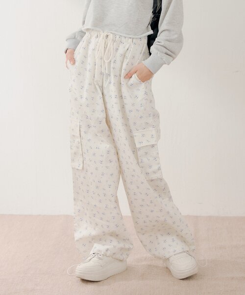 Chico（チコ）の「花柄ワイドカーゴパンツ（その他パンツ・レディース・ピンク系その他2/ピンク/ブルー・FREE）」の8枚目の写真