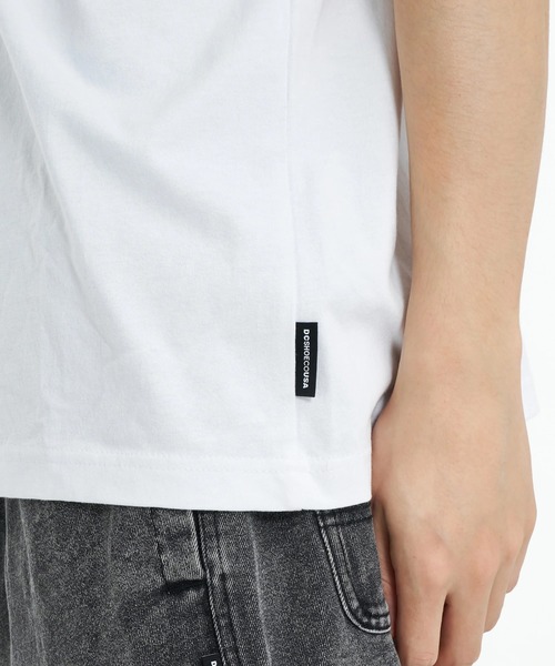 DC SHOES（ディーシーシューズ）の「【DC SHOES × 新日本プロレス】CLASSIC SS メンズ Tシャツ 【2026年春夏モデル】/半袖Tシャツ（Tシャツ/カットソー・メンズ・ブラック・MEDIUM/LARGE/X-LARGE）」の9枚目の写真