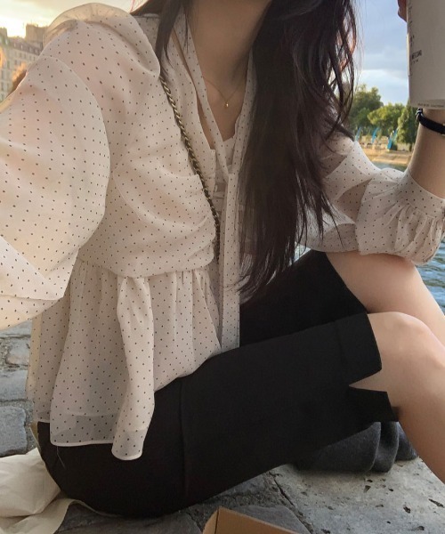FAVORITO(ファヴォリート)の「リボンドット柄シャツ(シャツ/ブラウス・レディース・オフホワイト/ブラック・F)」の3枚目の写真