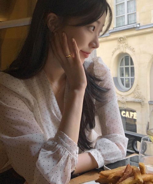 FAVORITO(ファヴォリート)の「リボンドット柄シャツ(シャツ/ブラウス・レディース・オフホワイト/ブラック・F)」の7枚目の写真