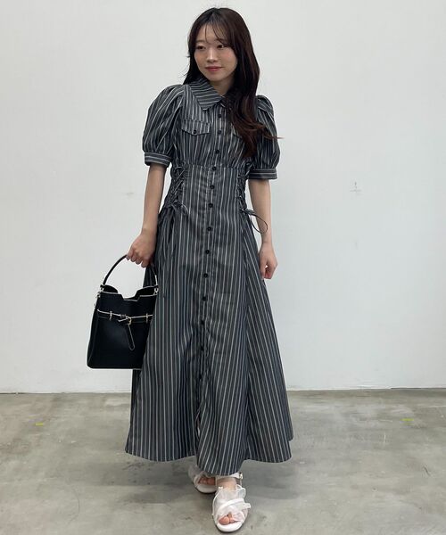 MAJESTIC LEGON（マジェスティックレゴン）の「サイドレースアップシャツワンピース（シャツワンピース・レディース・ブラック/ブラック系その他/ブラック系その他2/ホワイト系その他/ホワイト系その他2・LARGE/X-SMALL/MEDIUM/SMALL）」の7枚目の写真