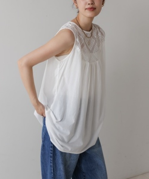 Bou Jeloud(ブージュルード)の「キャンブリックレース切替ノースリーブ(Tシャツ/カットソー・レディース・オフホワイト/ブラック/ブラウン・FREE)」の11枚目の写真