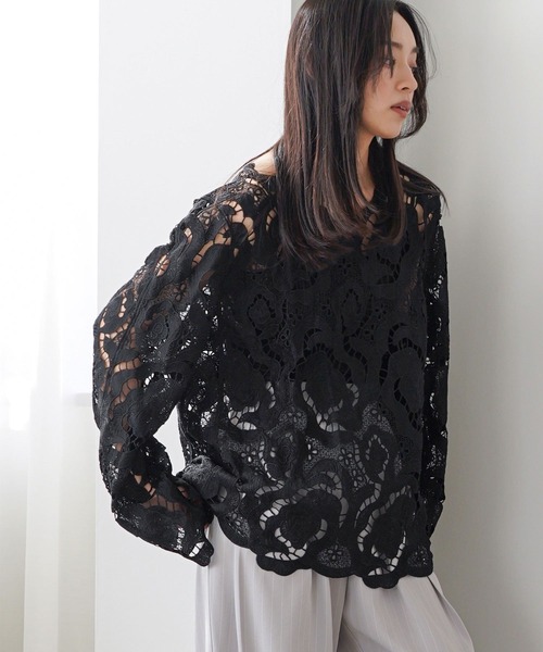 mili an deni(ミリアンデニ)の「花柄レースプルオーバー(シャツ/ブラウス・レディース・オフホワイト/ブラック・M)」の9枚目の写真