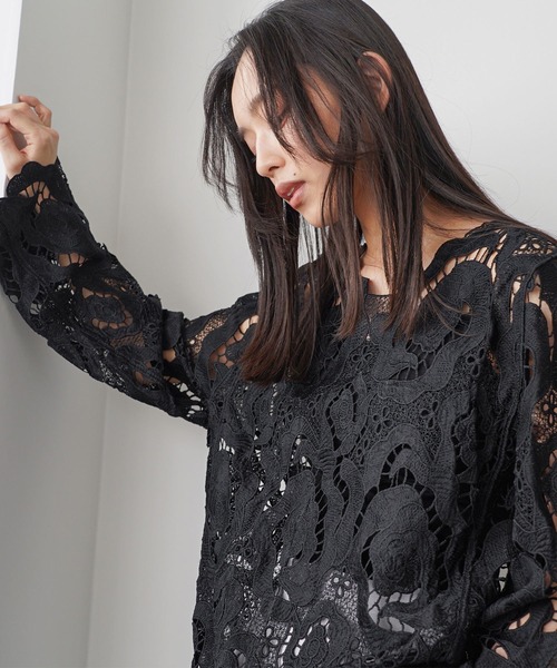 mili an deni(ミリアンデニ)の「花柄レースプルオーバー(シャツ/ブラウス・レディース・オフホワイト/ブラック・M)」の10枚目の写真