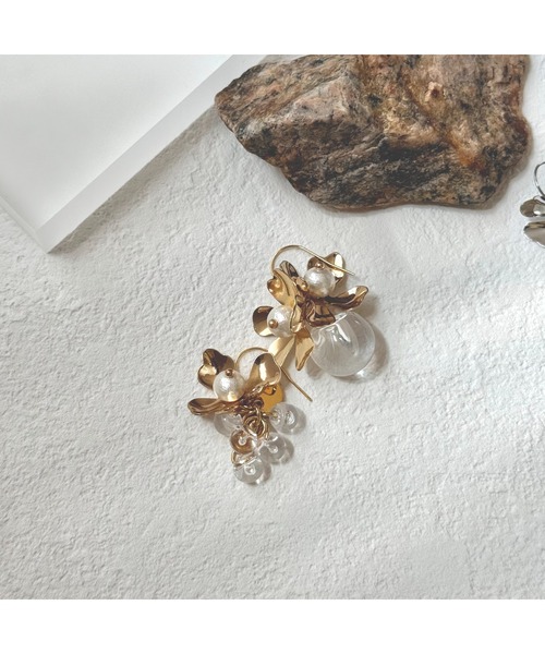 tone(トーン)の「【Agaro】No.508 アシンメトリー クリアドロップフラワーピアス(MA)(ピアス(両耳用)・レディース・シルバー/ゴールド・FREE)」の10枚目の写真
