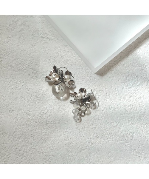 tone(トーン)の「【Agaro】No.508 アシンメトリー クリアドロップフラワーピアス(MA)(ピアス(両耳用)・レディース・シルバー/ゴールド・FREE)」の5枚目の写真