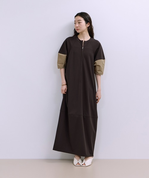 ADAM ET ROPE'(アダムエロペ)の「【WEB限定】ハーフZIPコクーンワンピース(ワンピース・レディース・ダークブラウン/ネイビー/ブラック・36/38)」の10枚目の写真