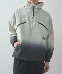 POLIQUANT（ポリクアント）の「【POLIQUANT/ポリクアント】THE BREATHABLE HOODED GRADIENT GARMENT DYEING JACKET（ナイロンジャケット）」