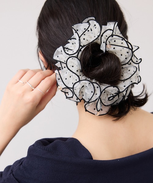 VIS（ビス）の「シアードットボリュームシュシュ（シュシュ・レディース・ホワイト/ブラック・FREE）」の5枚目の写真