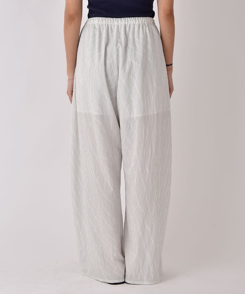 AKTE(アクテ)の「タックボリュームライトパンツ(その他パンツ・レディース・ブルー系/レッド/ピンク系/ホワイト系・TALL/FREE)」の11枚目の写真