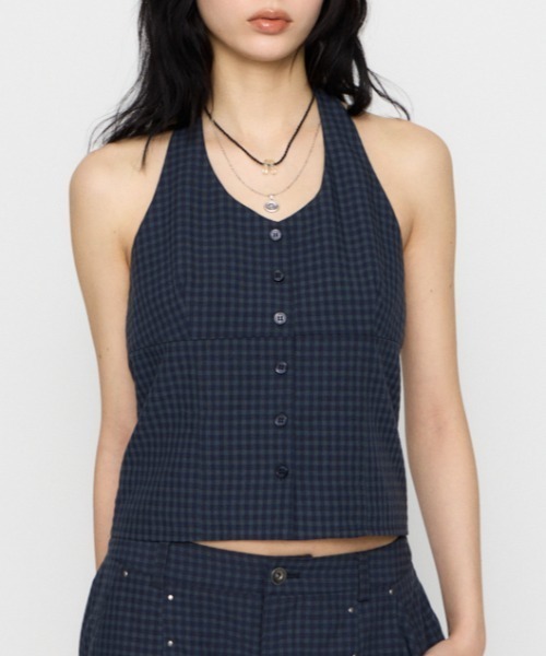 LAGUA GEM(ラグアジェム)の「GINGHAM CHECK HALTER トップス(キャミソール・レディース・ブラック/ネイビー・FREE)」の2枚目の写真