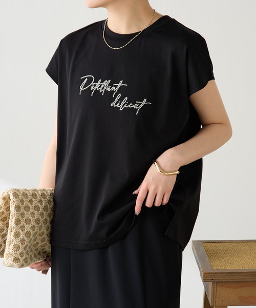 COLLAGE GALLARDAGALANTE(コラージュガリャルダガランテ)の「ミニビーズロゴフレンチTシャツ(Tシャツ/カットソー・レディース・オフホワイト/ピンク/ブラック・FREE)」の2枚目の写真