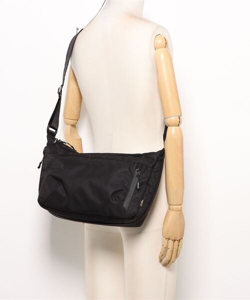 +phenix(プラスフェニックス)の「【+phenix / プラスフェニックス】EXPAND SHOULDER BAG 6+ CORDURAファブリック使用 ショルダーバッグ(ショルダーバッグ・メンズ・ブラック・FREE)」の14枚目の写真