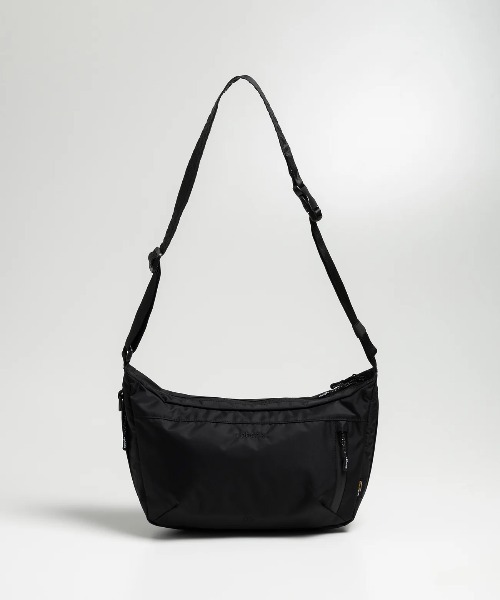 +phenix(プラスフェニックス)の「【+phenix / プラスフェニックス】EXPAND SHOULDER BAG 6+ CORDURAファブリック使用 ショルダーバッグ(ショルダーバッグ・メンズ・ブラック・FREE)」の2枚目の写真