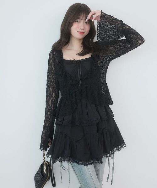 MAJESTIC LEGON(マジェスティックレゴン)の「レースフリルティアードキャミワンピ(ワンピース・レディース・ブラック/オフホワイト・MEDIUM)」の2枚目の写真
