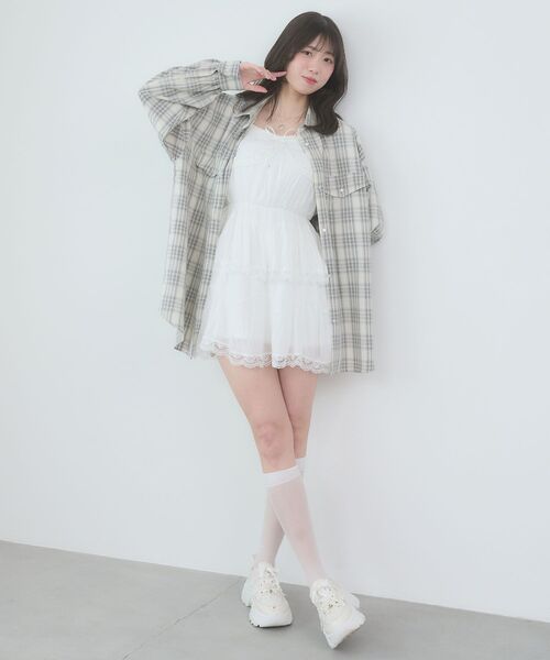 MAJESTIC LEGON(マジェスティックレゴン)の「レースフリルティアードキャミワンピ(ワンピース・レディース・ブラック/オフホワイト・MEDIUM)」の4枚目の写真