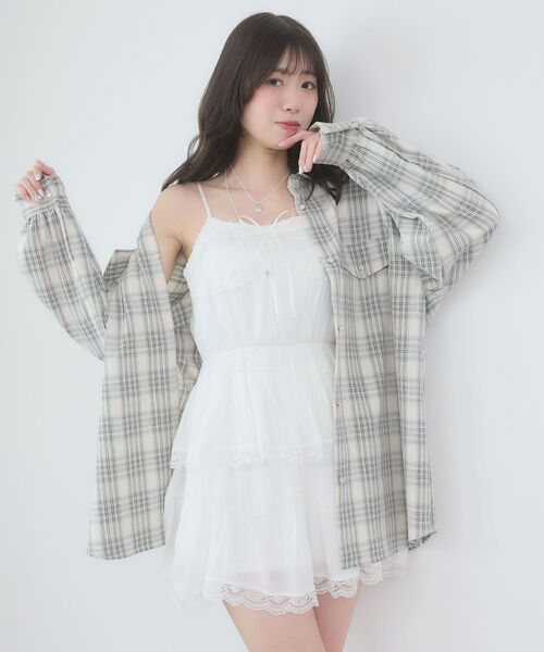 MAJESTIC LEGON(マジェスティックレゴン)の「レースフリルティアードキャミワンピ(ワンピース・レディース・ブラック/オフホワイト・MEDIUM)」の6枚目の写真