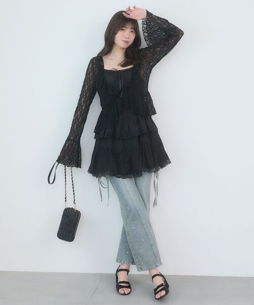 MAJESTIC LEGON(マジェスティックレゴン)の「レースフリルティアードキャミワンピ(ワンピース・レディース・ブラック/オフホワイト・MEDIUM)」の9枚目の写真