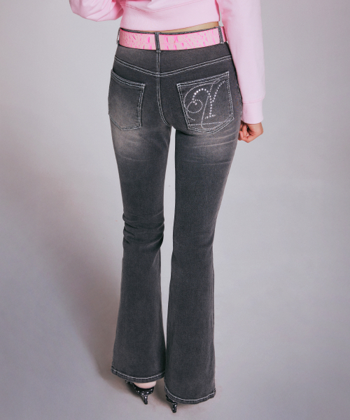 YOUHEE(ユヒ)の「HOTFIX BOOTSCUT DENIM PANTS_GREY(デニムパンツ・レディース・その他・SMALL/MEDIUM)」の3枚目の写真