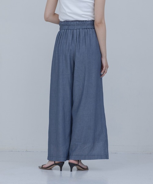Eimee Law(エイミーロウ)の「シアーデニム ピンタックワイドパンツ(デニムパンツ・レディース・ブルー/インディゴブルー・MEDIUM)」の18枚目の写真