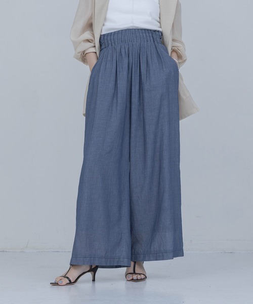 Eimee Law(エイミーロウ)の「シアーデニム ピンタックワイドパンツ(デニムパンツ・レディース・ブルー/インディゴブルー・MEDIUM)」の11枚目の写真