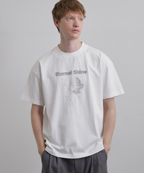 tk.TAKEO KIKUCHI(ティーケータケオキクチ)の「ロゴフラワー刺繍Tシャツ(Tシャツ/カットソー・メンズ・ホワイト/ブラック/ブルー・02/03/04)」の5枚目の写真