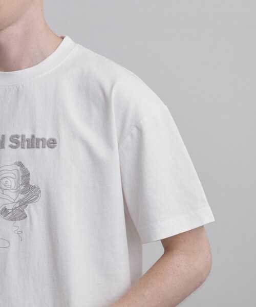 tk.TAKEO KIKUCHI(ティーケータケオキクチ)の「ロゴフラワー刺繍Tシャツ(Tシャツ/カットソー・メンズ・ホワイト/ブラック/ブルー・02/03/04)」の7枚目の写真