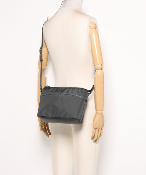 U by Ungaro（ユーバイウンガロ）の「U by ungaro(ユーバイウンガロ)　レーヌ　ショルダー（ショルダーバッグ・レディース・ブラック/サックスブルー/グレー/ベージュ・FREE）」の11枚目の写真