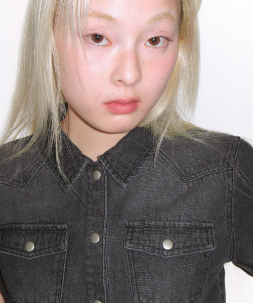 AMESWORLDWIDE(アメスワールドワイド)の「DENIM SHORTSLEEVE SHIRTS BLACK(シャツ/ブラウス・レディース・その他・FREE)」の4枚目の写真