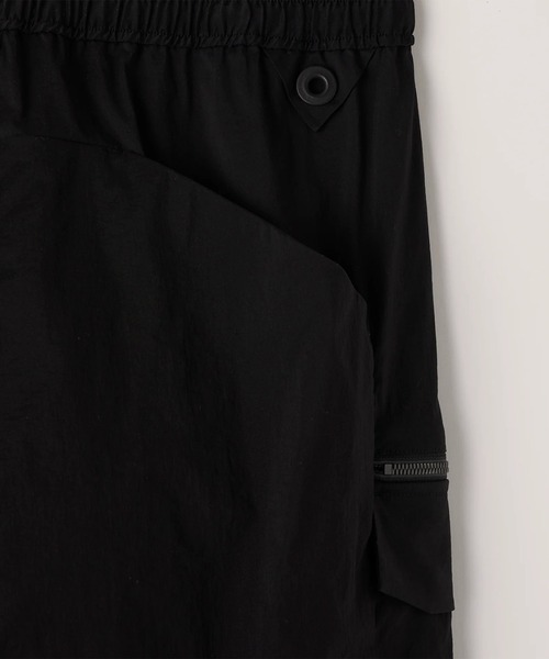 WHITE MOUNTAINEERING(ホワイトマウンテニアリング)の「【White Mountaineering/ホワイトマウンテニアリング】WIDE CARGO JOGGER PANTS(カーゴパンツ・メンズ・ブラック・1/000)」の3枚目の写真