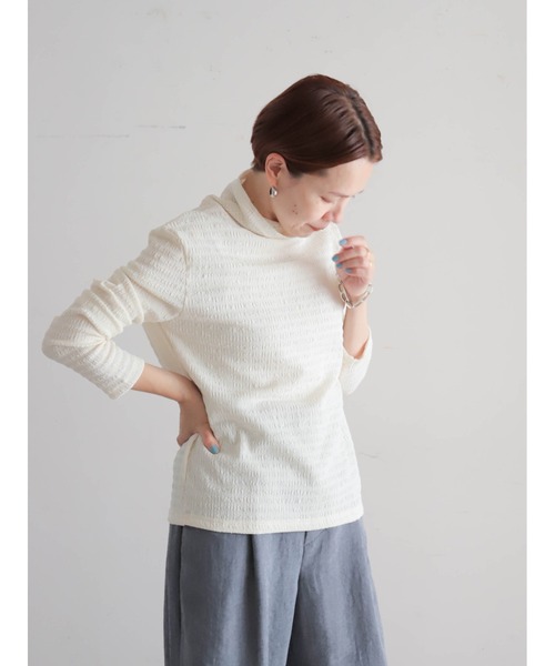 FIL DE FER(フィルデフェール)の「ランダムテクスチャーリブ メッシュネックタートルプルオーバー(Tシャツ/カットソー・レディース・ホワイト/ブラック・FREE)」の9枚目の写真