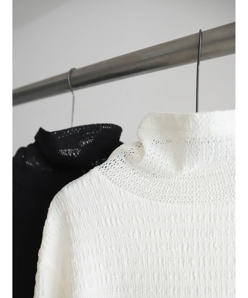 FIL DE FER(フィルデフェール)の「ランダムテクスチャーリブ メッシュネックタートルプルオーバー(Tシャツ/カットソー・レディース・ホワイト/ブラック・FREE)」の3枚目の写真
