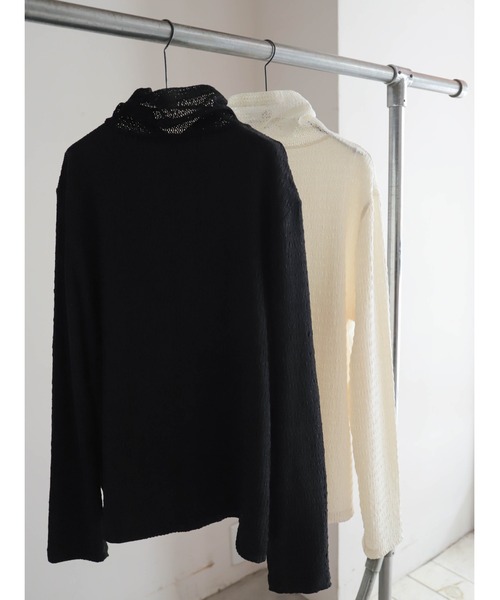 FIL DE FER(フィルデフェール)の「ランダムテクスチャーリブ メッシュネックタートルプルオーバー(Tシャツ/カットソー・レディース・ホワイト/ブラック・FREE)」の4枚目の写真